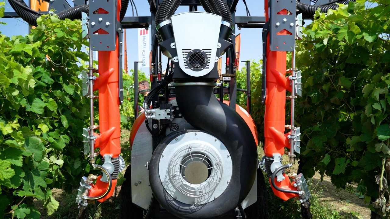 KUBOTA, atomizzatore trainato XTA‐6300 a Enovitis 2022
