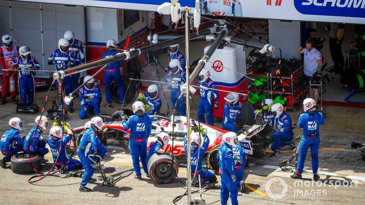 Kevin Magnussen pit stop at Spanish GP 2022