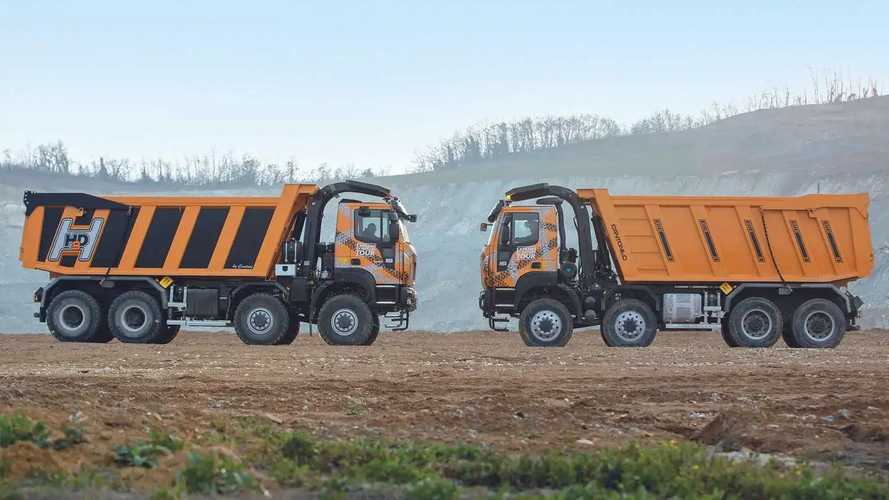 Astra, due Dumper speciali in tour per i cantieri del mondo