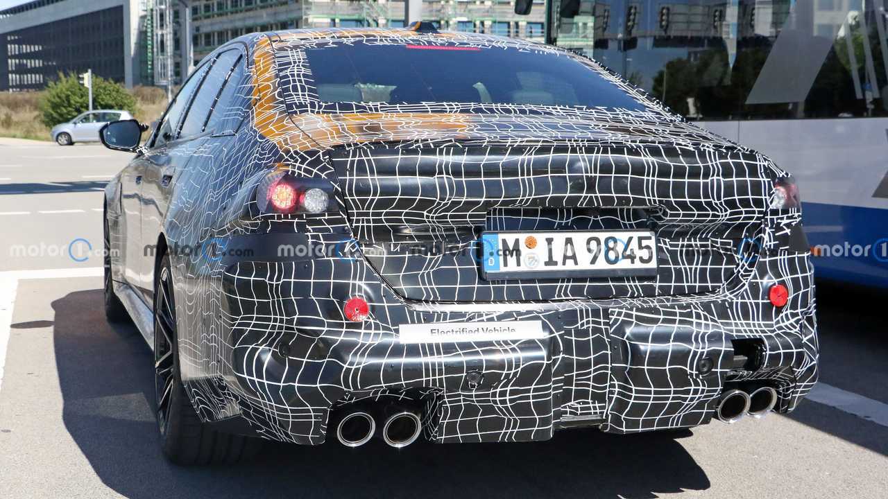 Nuova BMW M5, le foto spia dell'ibrida plug-in