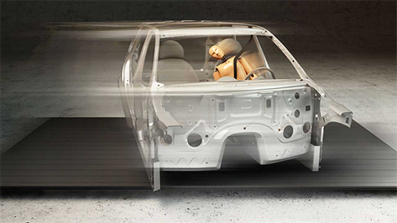 Impatto laterale sul lato opposto e attivazione airbag centrale