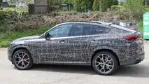 BMW X6 M60i foto spia