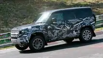 Land Rover Defender SVR Seitenansicht Spion Foto