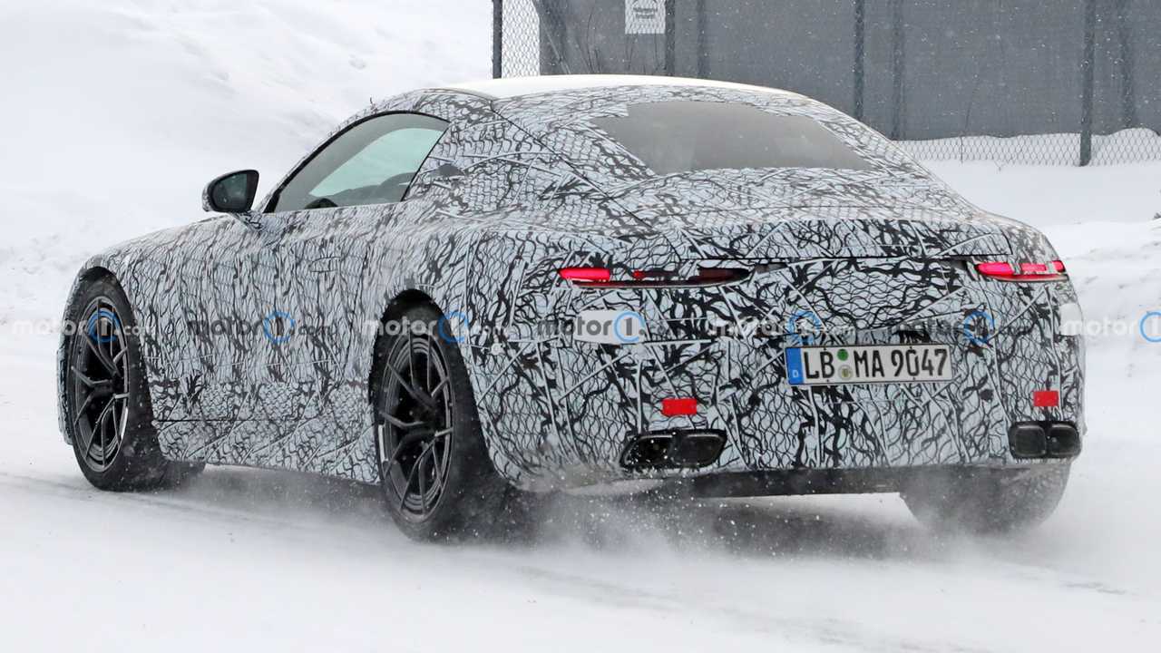 Nuova Mercedes-AMG GT, le foto spia delle versioni AMG 53 e AMG 63