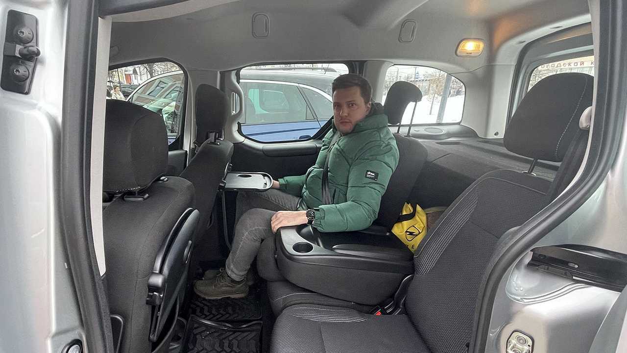 Opel Combo Life, посадка на заднем ряду
