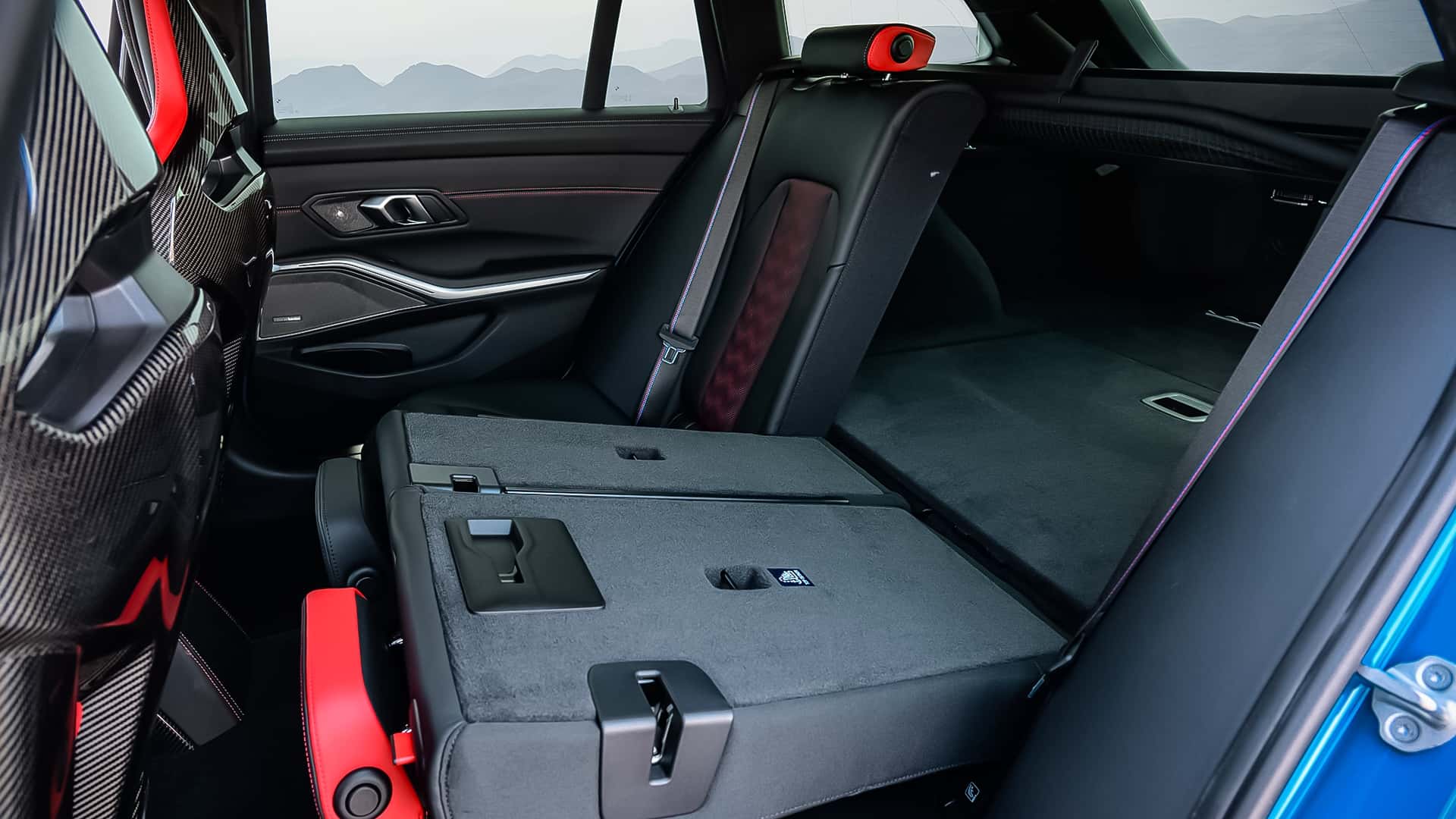 https://cdn.motor1.com/images/mgl/nAbnKo/s1/bmw-m3-cs-touring-2025.jpg