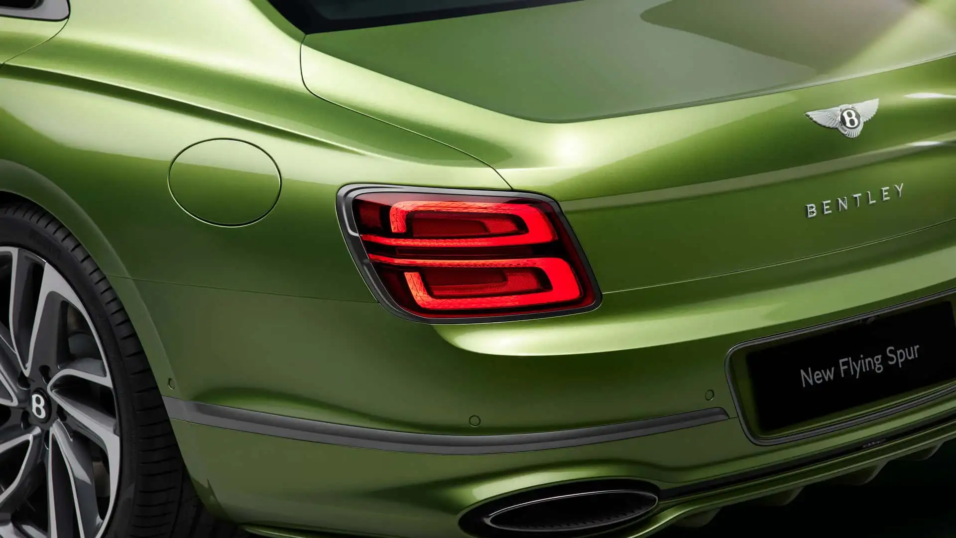 https://cdn.motor1.com/images/mgl/nAbyRR/s1/2025-bentley-flying-spur.webp