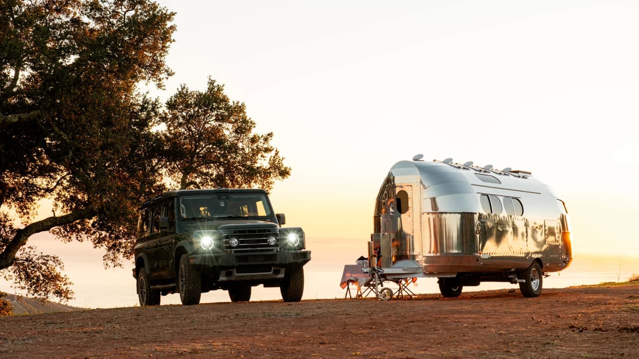 La Bowlus Frontier Edition es una caravana brillante y no sólo por el exterior