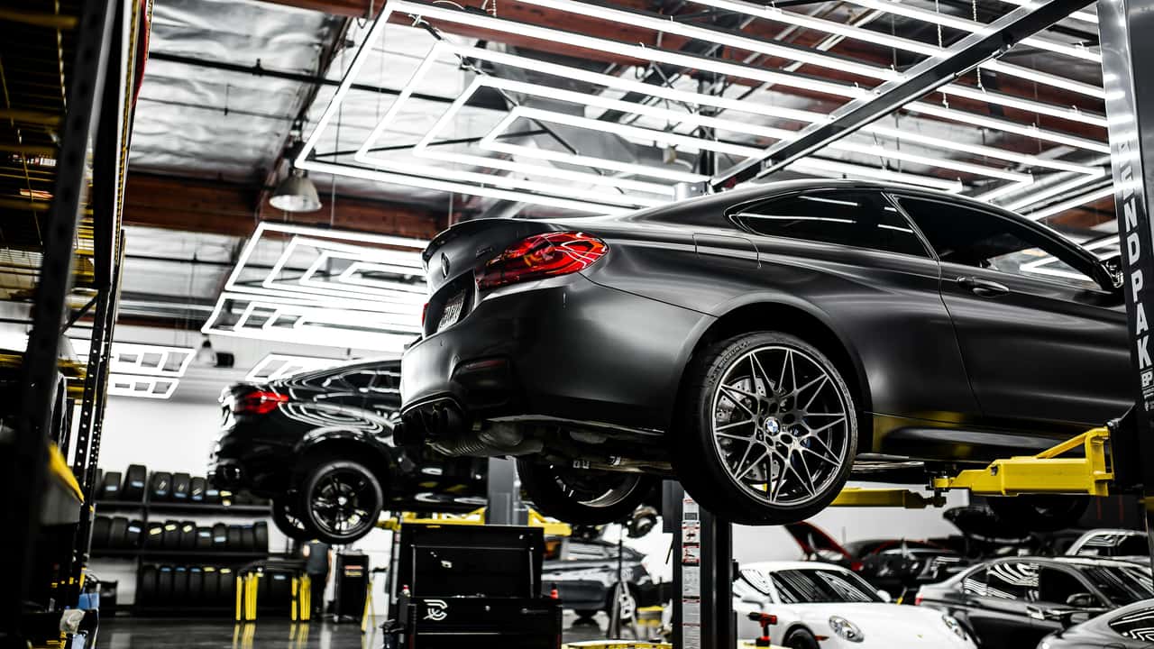 Carros usados em revisão