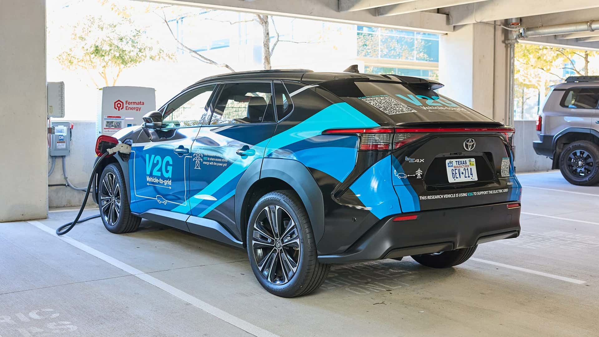 Toyota: Los Vehículos Eléctricos Podrían Competir con la Energía Nuclear como Fuente de Poder