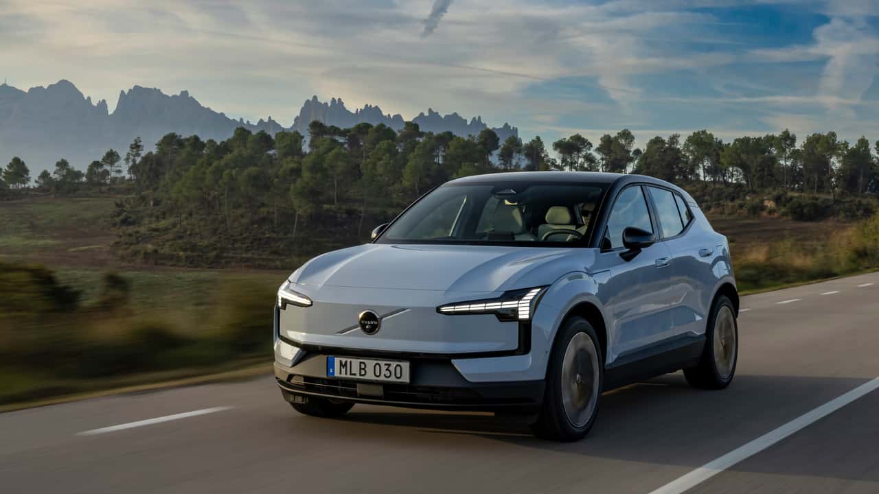 Volvo EX30 (2025) in Cloud Blue