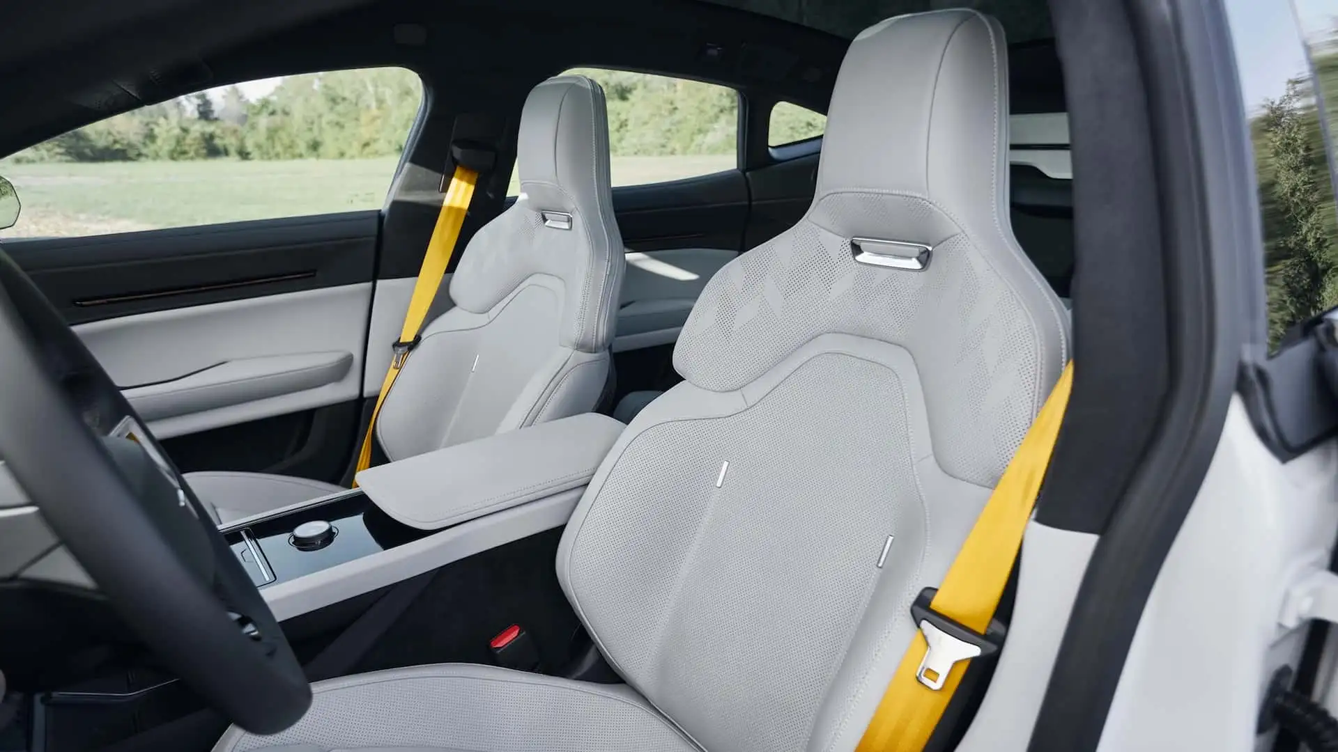 https://cdn.motor1.com/images/mgl/nAgXvR/s1/2026-polestar-5.webp