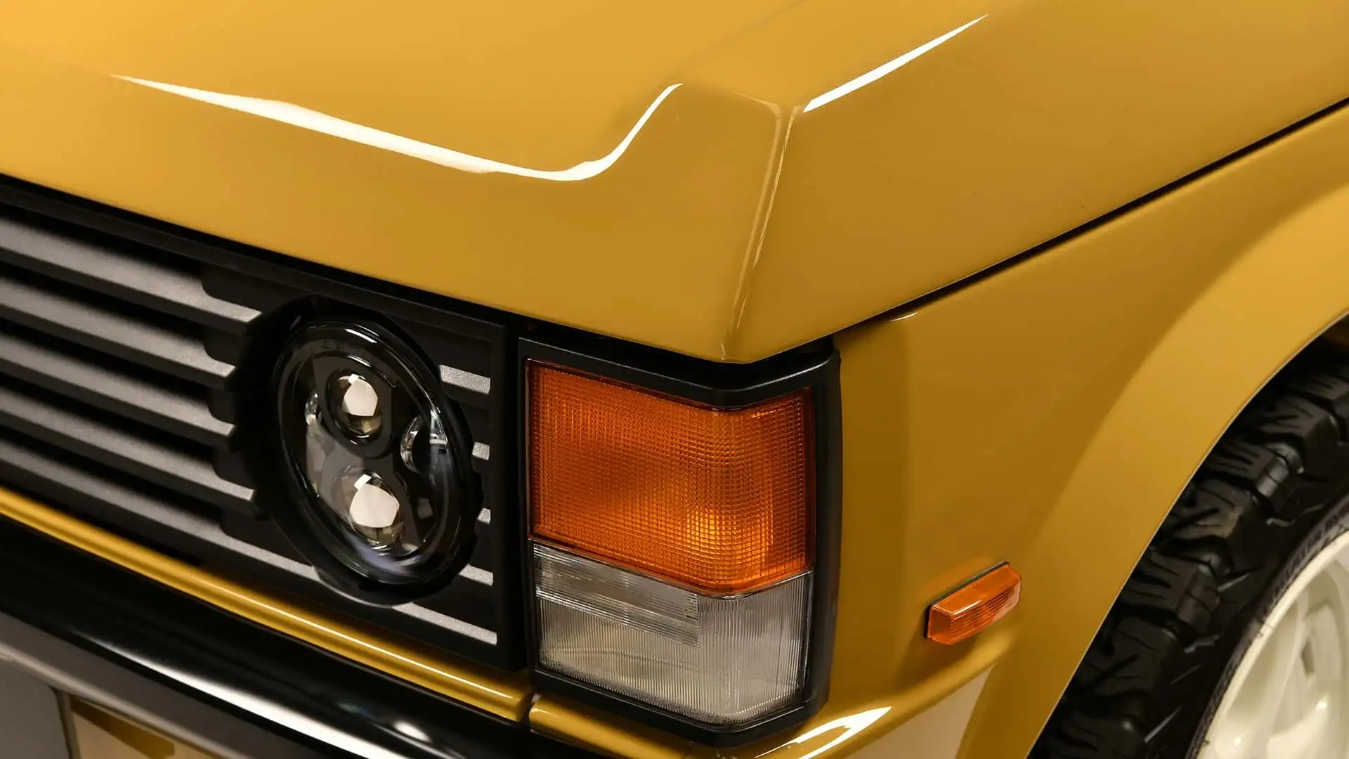 https://cdn.motor1.com/images/mgl/nAlNWo/s1/twisted-range-rover-classic-restomod-review.webp