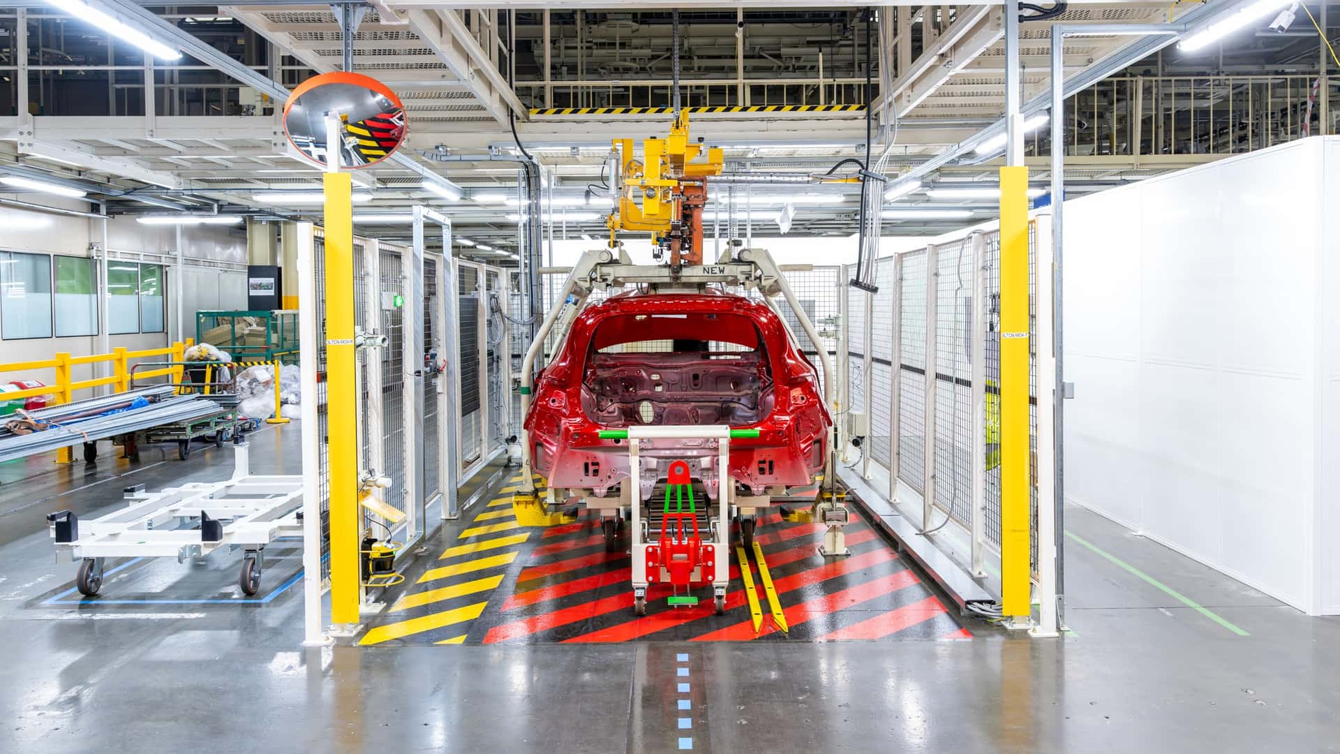 https://cdn.motor1.com/images/mgl/nAlNj6/s1/toyota-gr-corolla-uk-plant-tour.jpg
