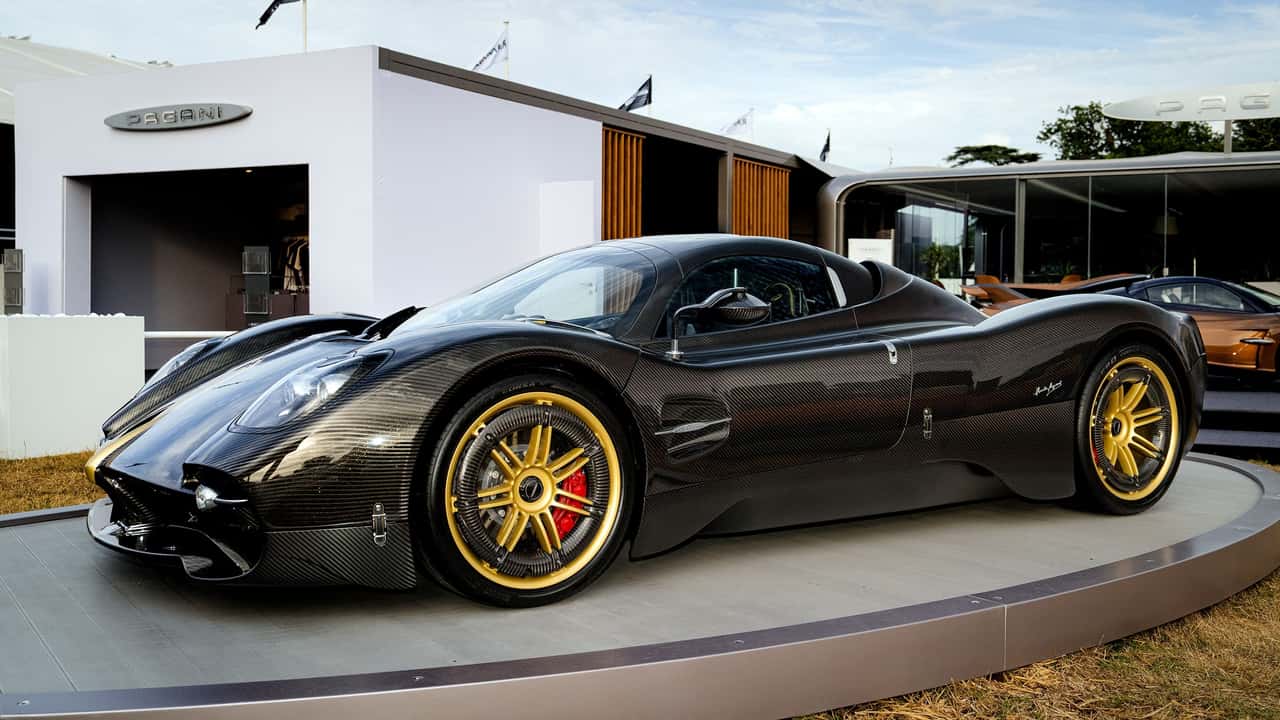 Pirelli porta i nuovi P Zero a Goodwood con 300 omologazioni