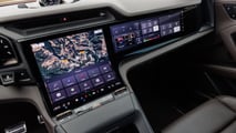Porsche Cayenne Electric (2026) in Madeiragoldmetallic: Das Cockpit