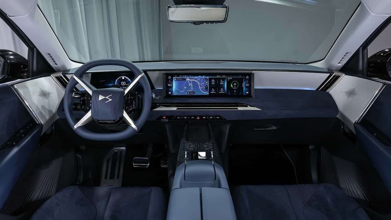 Gli interni del nuovo SUV di Stellantis prodotto in Italia