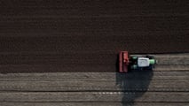 Impatto dell’IMU agricola sul costo dei terreni, differenze tra regimi e criteri per stimare il carico fiscale nei piani di investimento fondiario

