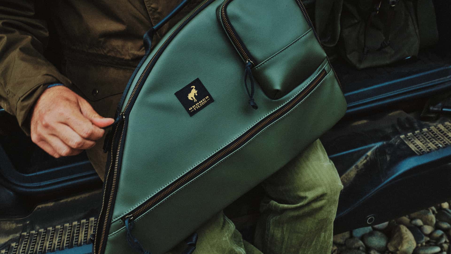 https://cdn.motor1.com/images/mgl/nAljy6/s1/2027-ford-bronco-filson-first-edition.jpg