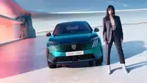 Immagini ufficiali della Peugeot E-3008 2024