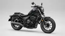 Honda CMX500 Rebel 2024, Studio, negro perla brillante, vista delantera en ángulo derecho