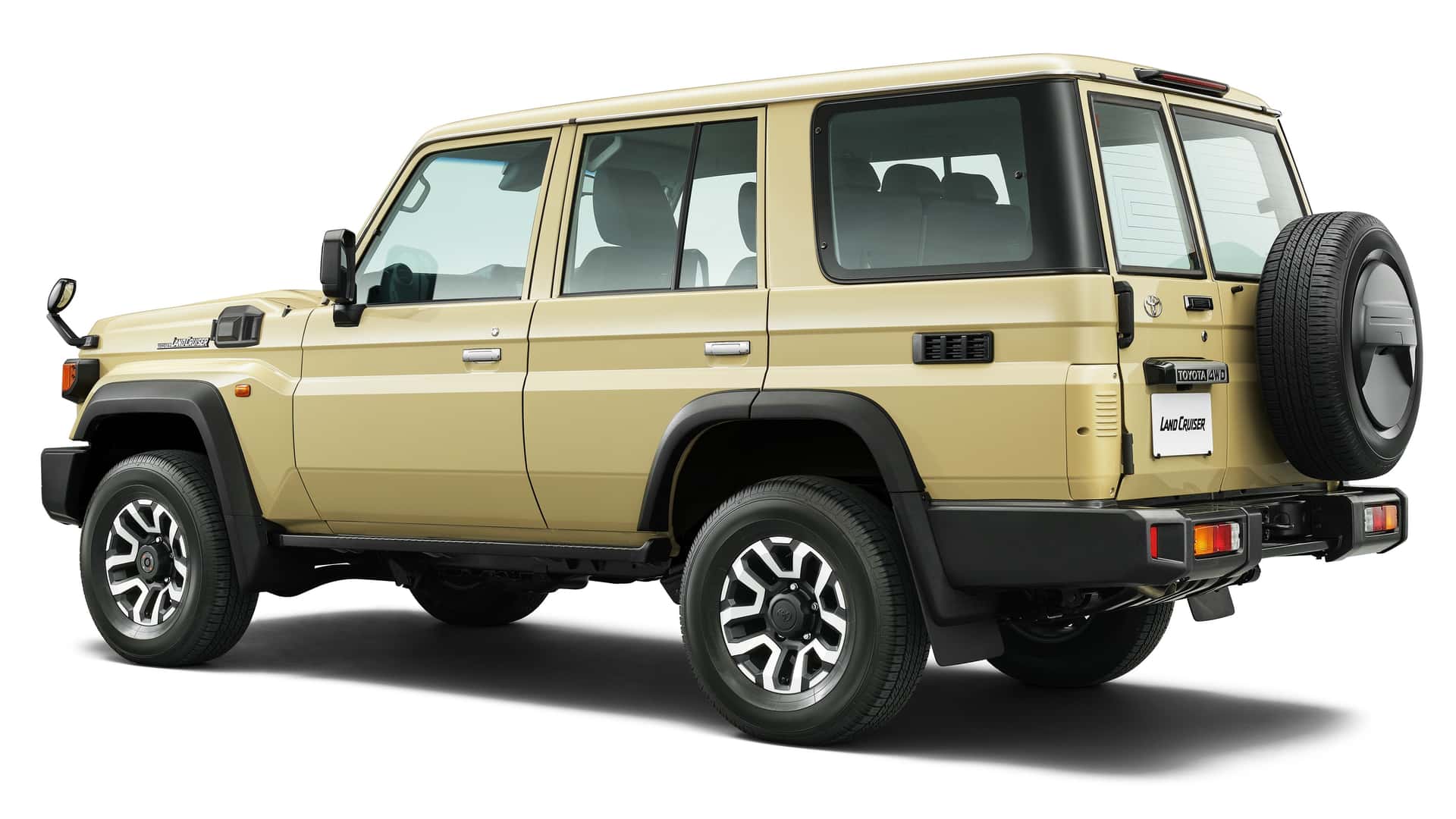 https://cdn.motor1.com/images/mgl/nAmwrk/s1/2024-toyota-land-cruiser-70-series-jdm.jpg
