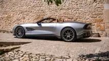 Aston Martin Vanquish Volante (2025) messa alla prova