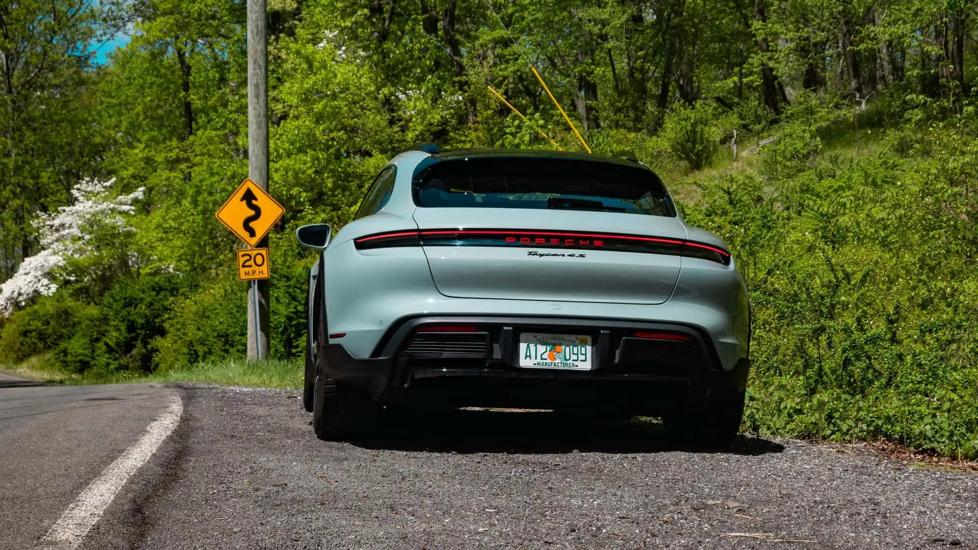 https://cdn.motor1.com/images/mgl/nAqVzl/s1/2025-porsche-taycan-4s-cross-turismo.webp