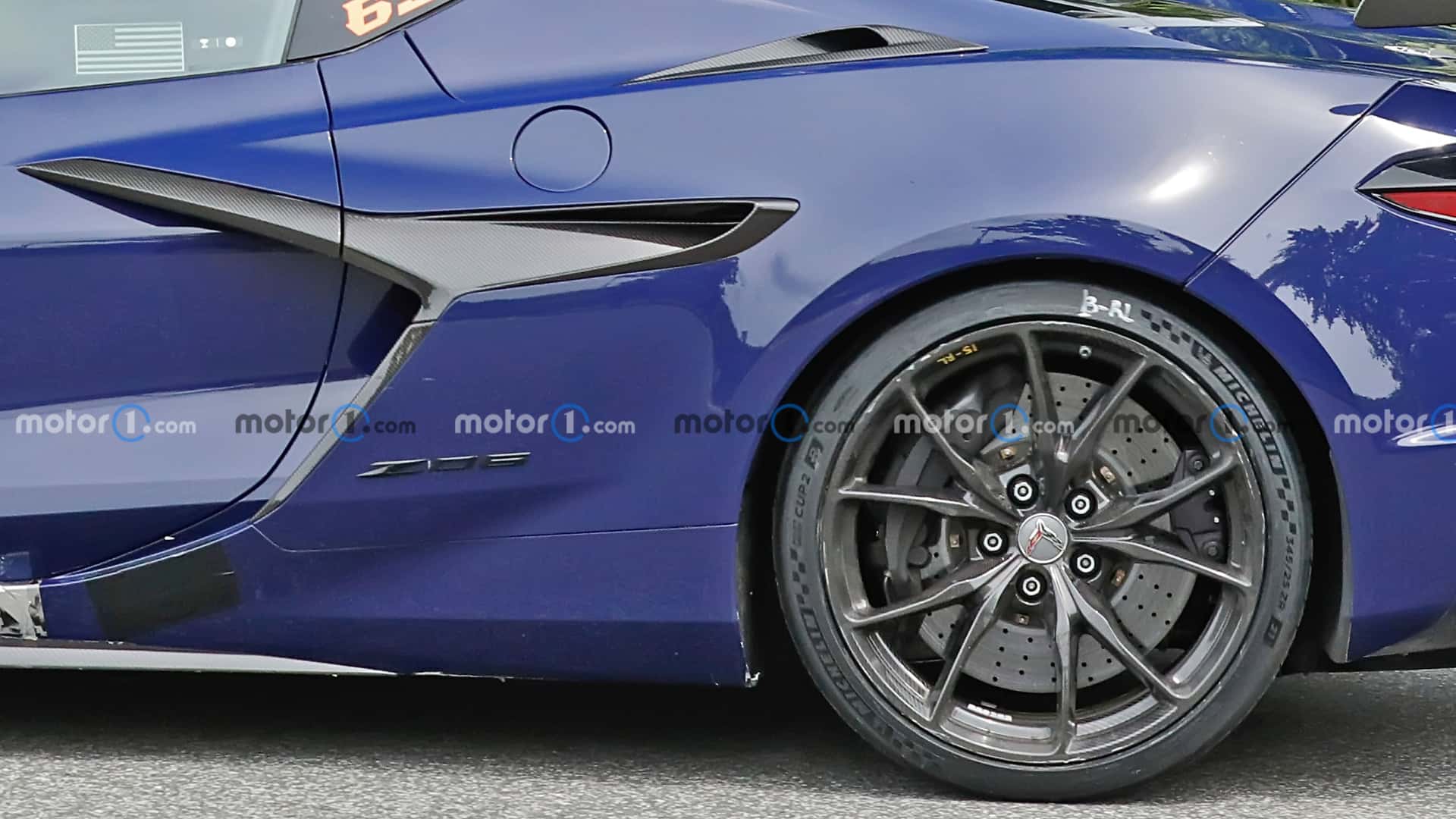 https://cdn.motor1.com/images/mgl/nAqkMy/s1/2026-chevrolet-c8-corvette-zora-spy-shots-undisguised-exterior-10.jpg