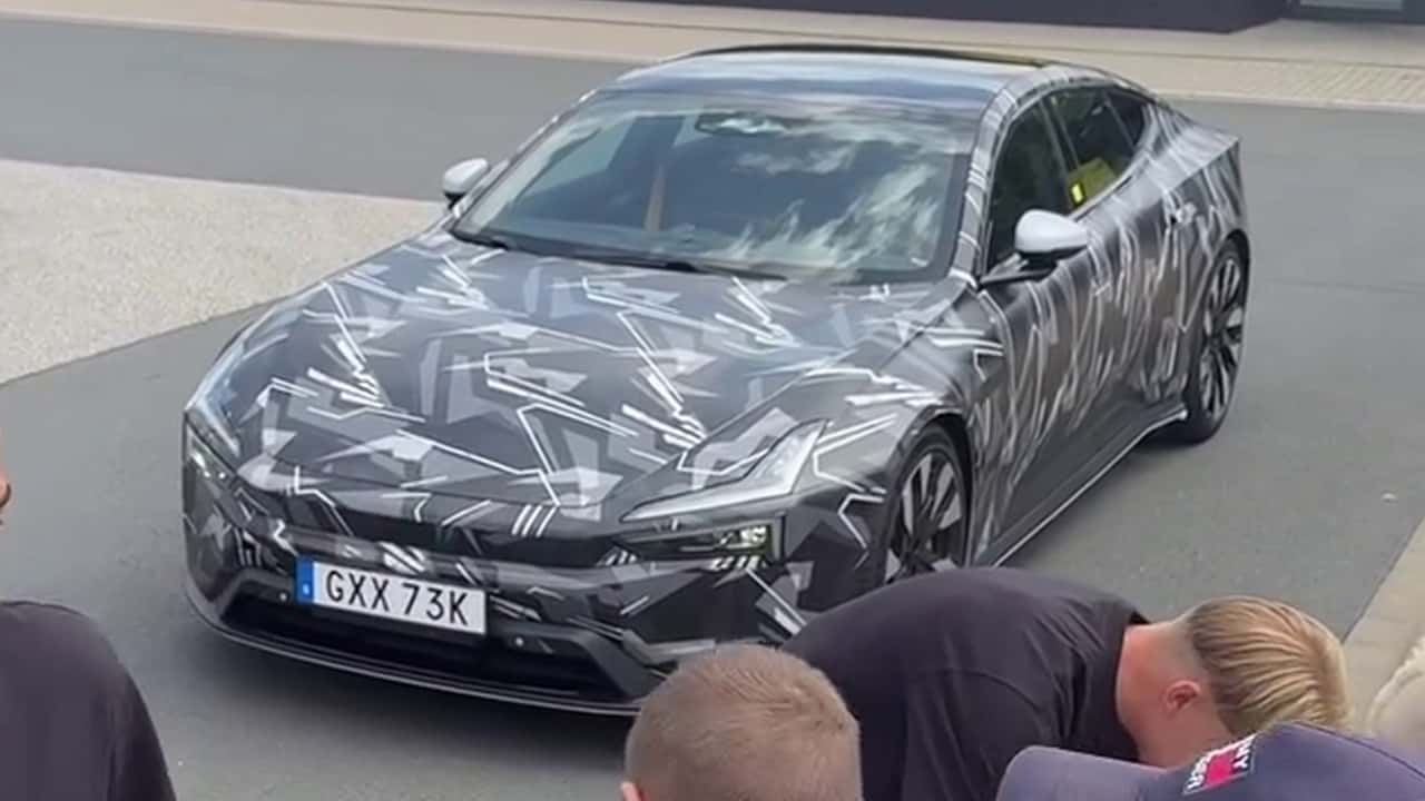 La strana apparizione della nuova berlina Polestar