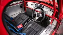 Mini pick-up modificado con Ford V8