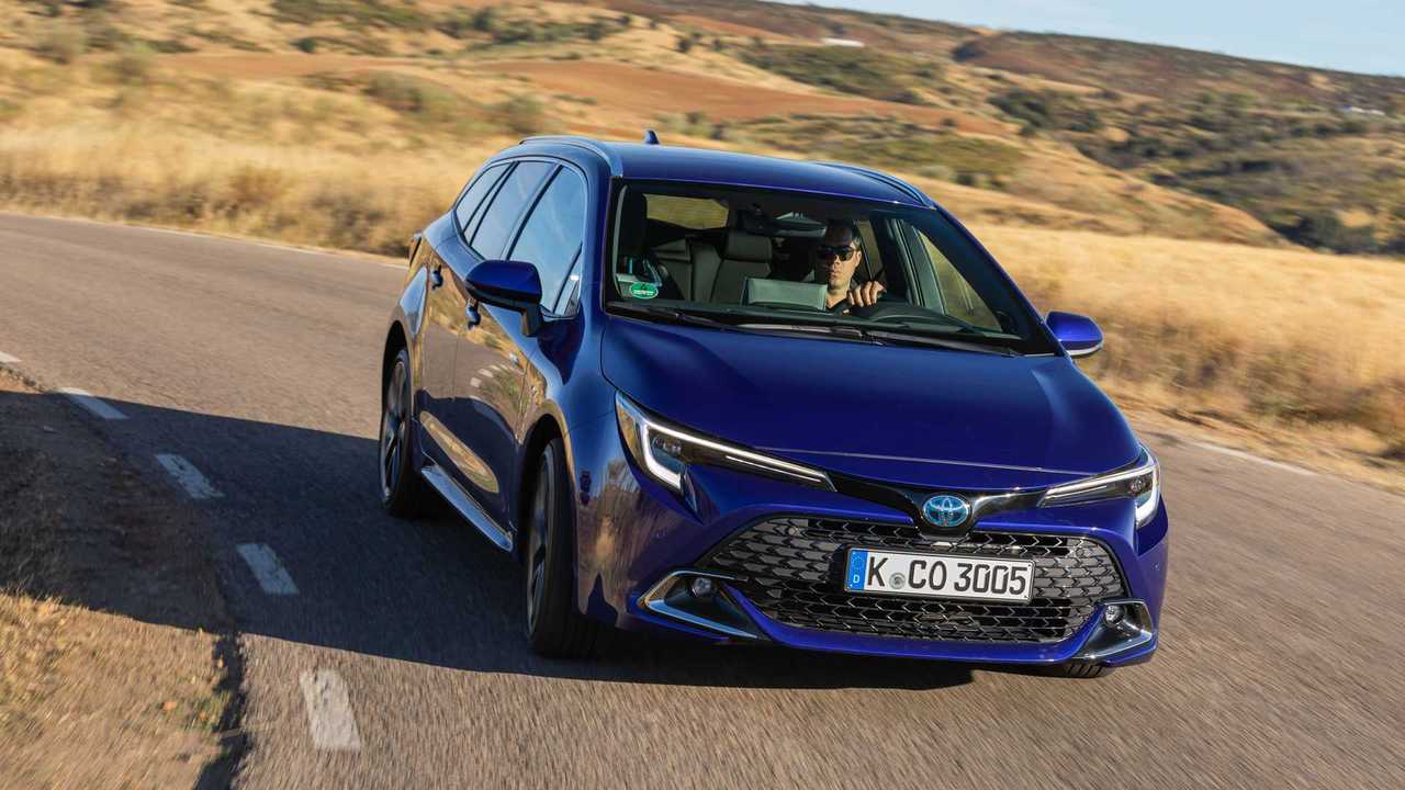 toyotacorollaelectrichybrid202312