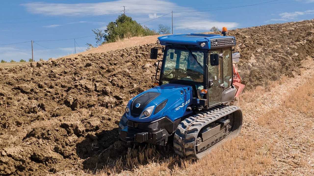 New Holland TK4 stage V cingolato