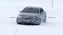 Photo d'espionnage de la berline Mercedes EQA