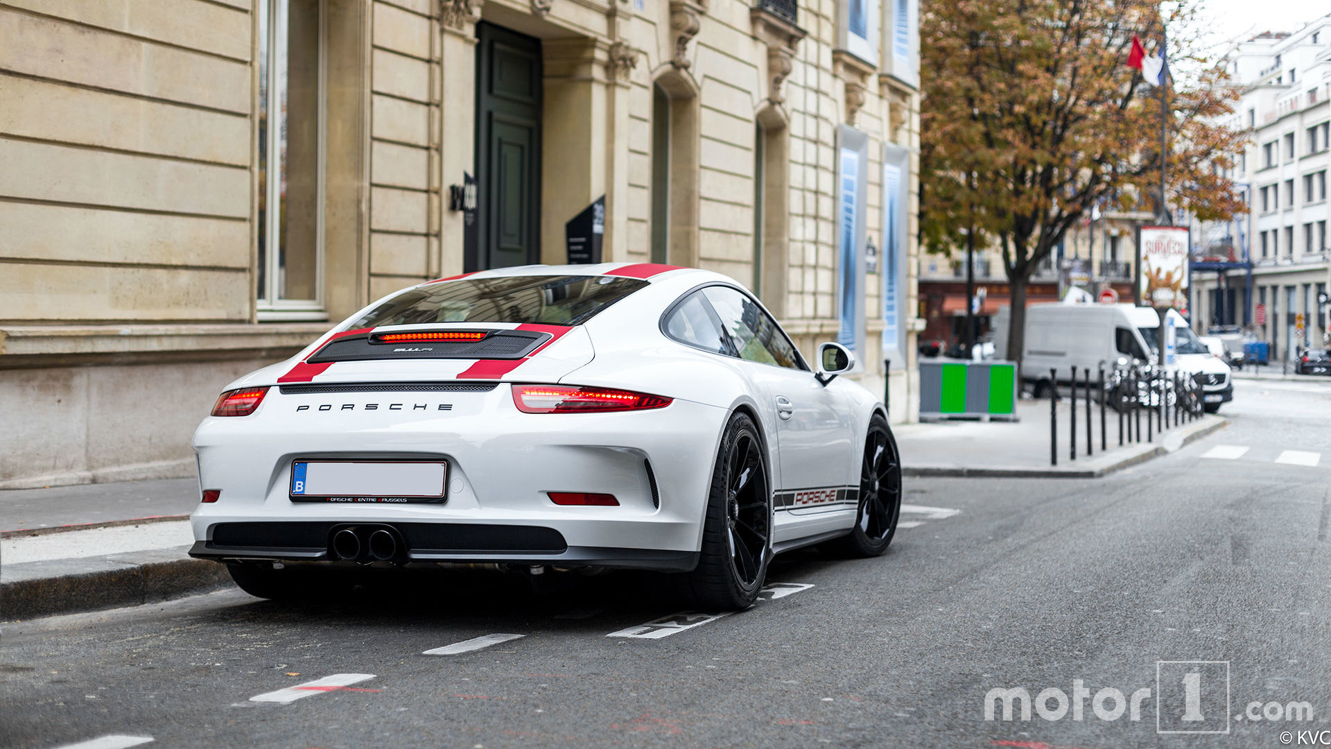 PHOTOS - La Porsche 911 R, sportive pure et dure, photographiée à Paris
