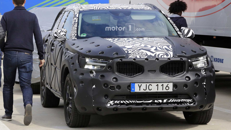 2018 Volvo XC40 spy photo
