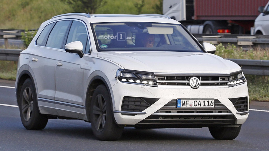 2018 VW Touareg spy photo