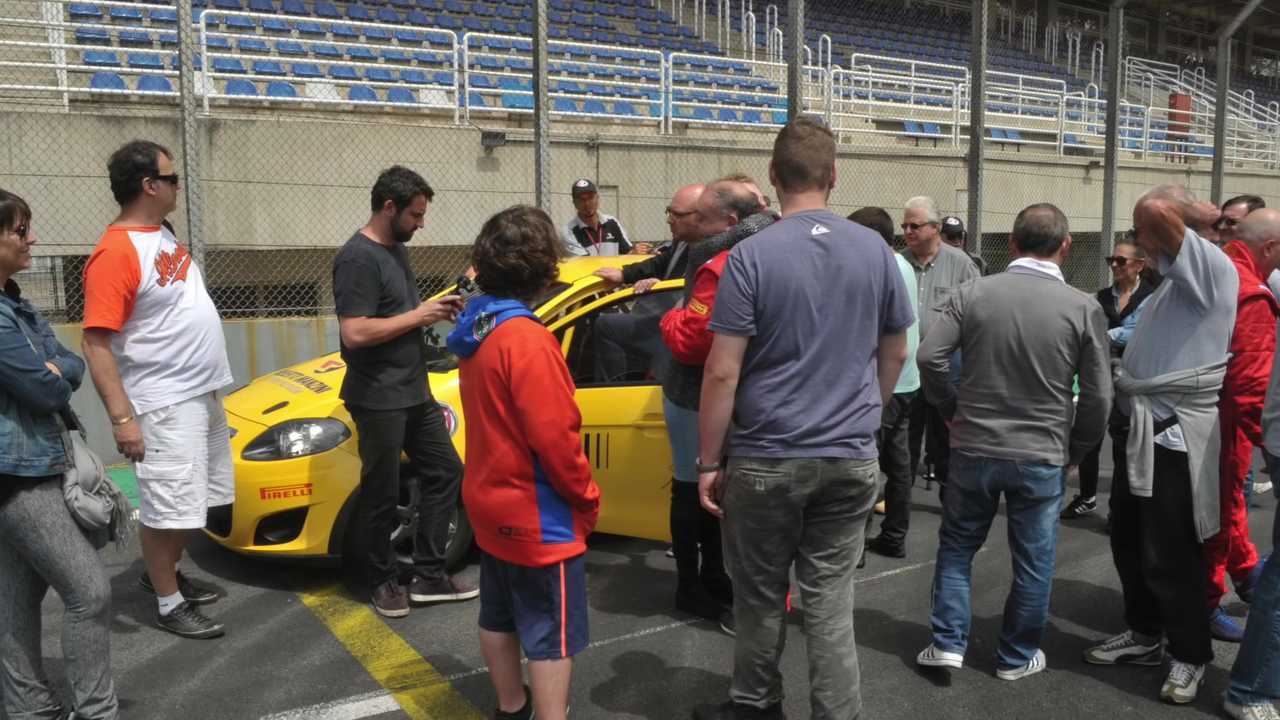 Vídeo: Douglas Mendonça dirigindo em Interlagos