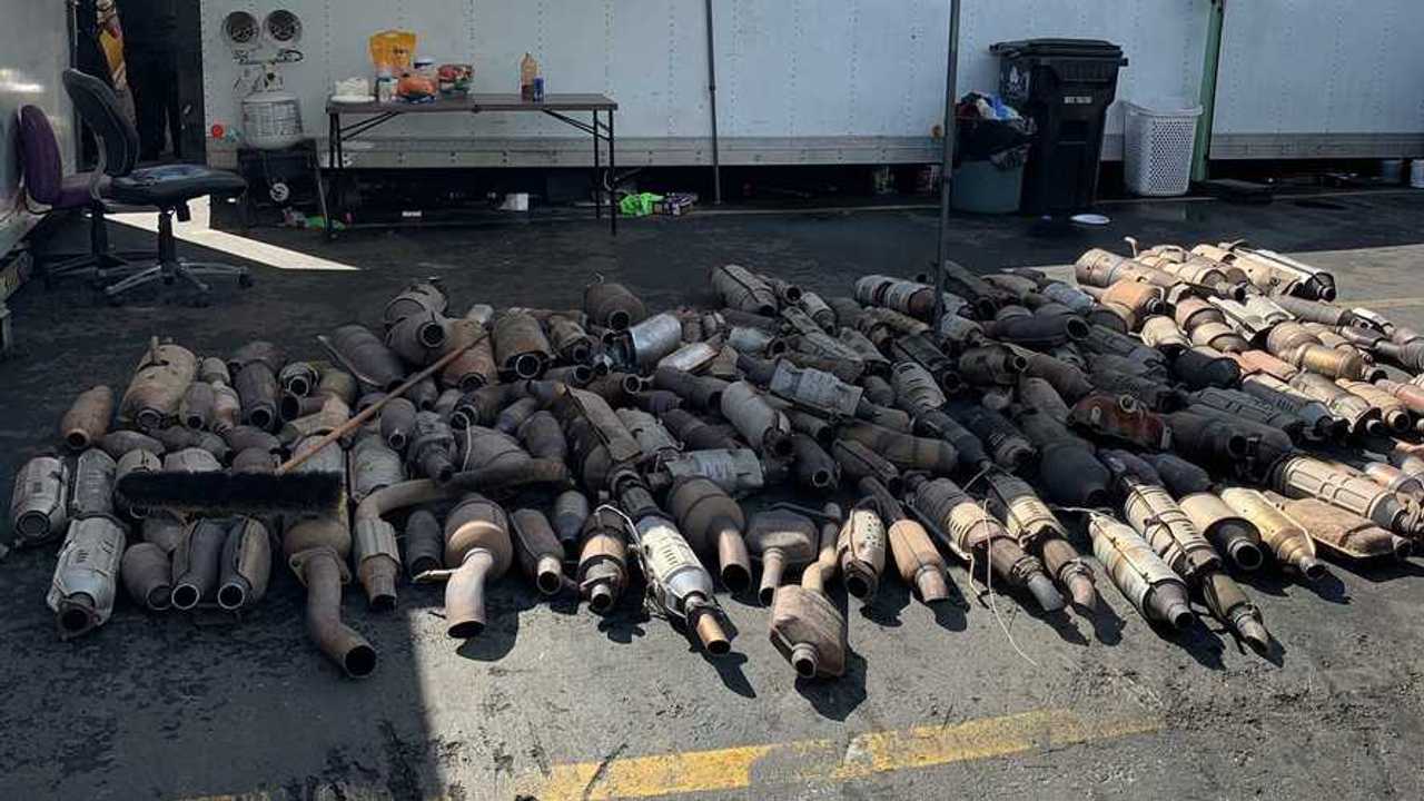 ABD Polisi'nin Yakaladığı 250 Adet Çalıntı Katalitik Konvertör
