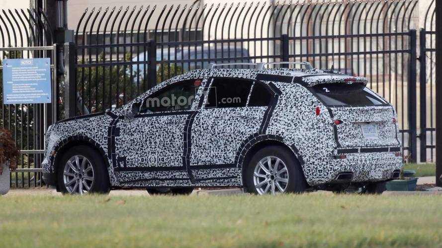 2019 Cadillac XT4 Spy Photo