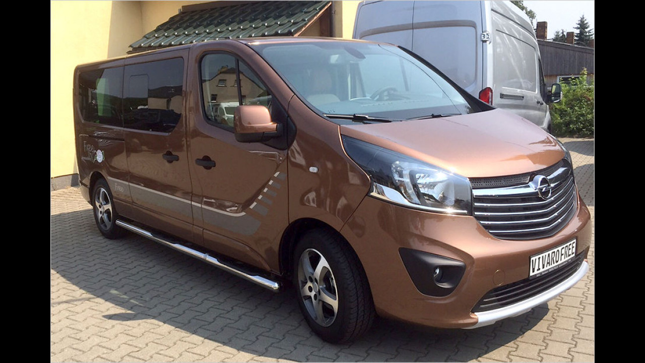Business-Bus mit Blitz