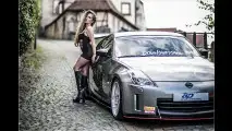 Blonde Botschafterin