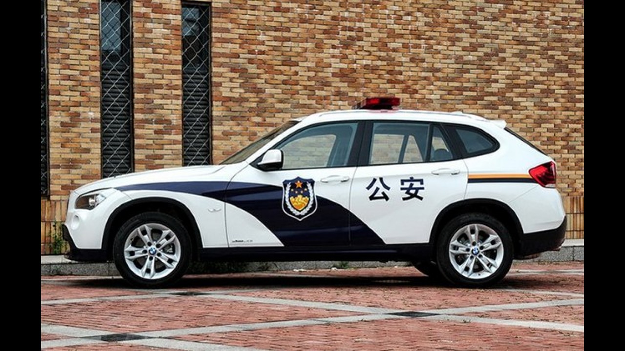 BMW X1 vira carro de polícia na China