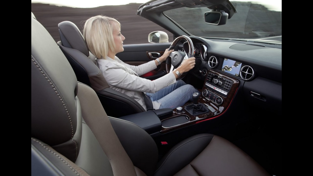 Mercedes revela oficialmente a nova SLK 2012 - Veja galeria de fotos