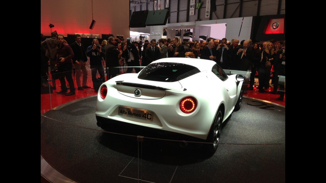 Direto de Genebra: 4C é o resgate do espírito Alfa Romeo