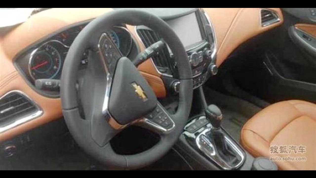 Este é o novo Cruze 2015 - segunda geração é flagrada sem disfarces