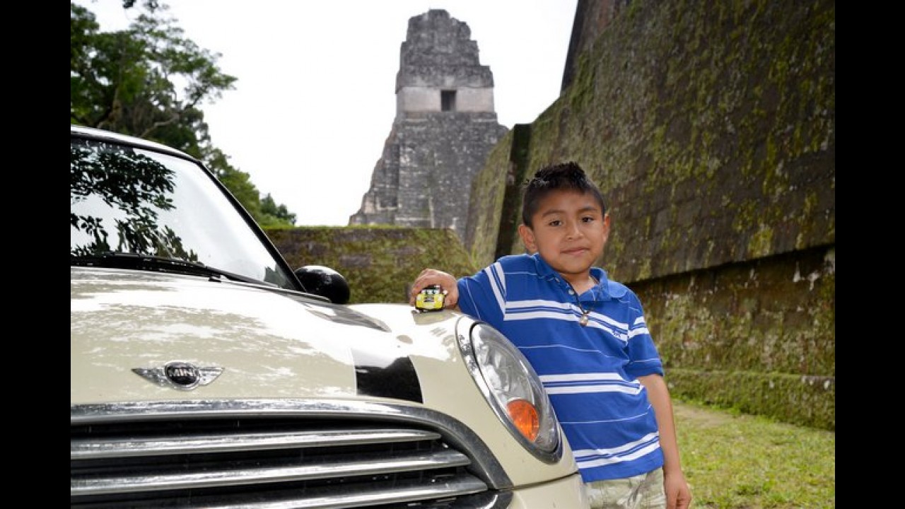 MINI Cooper vai à América Central para celebrar o fim do mundo que não aconteceu