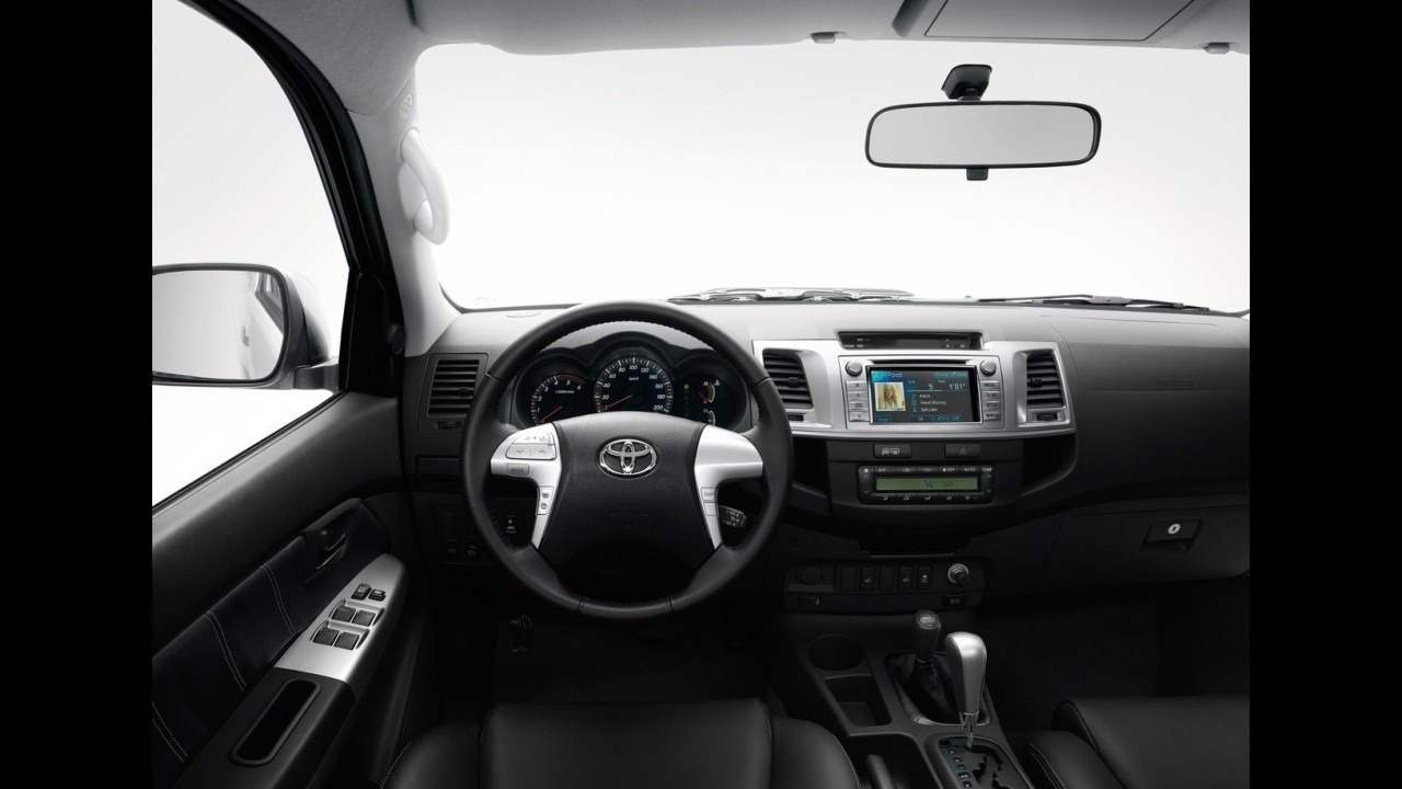 Toyota Hilux Invincible é nova versão exclusiva para a Europa