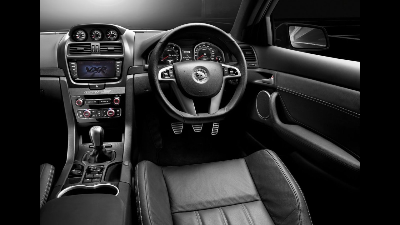 Vauxhall VXR8 2011: Versão esportiva do Omega com motor V8 de 413cv