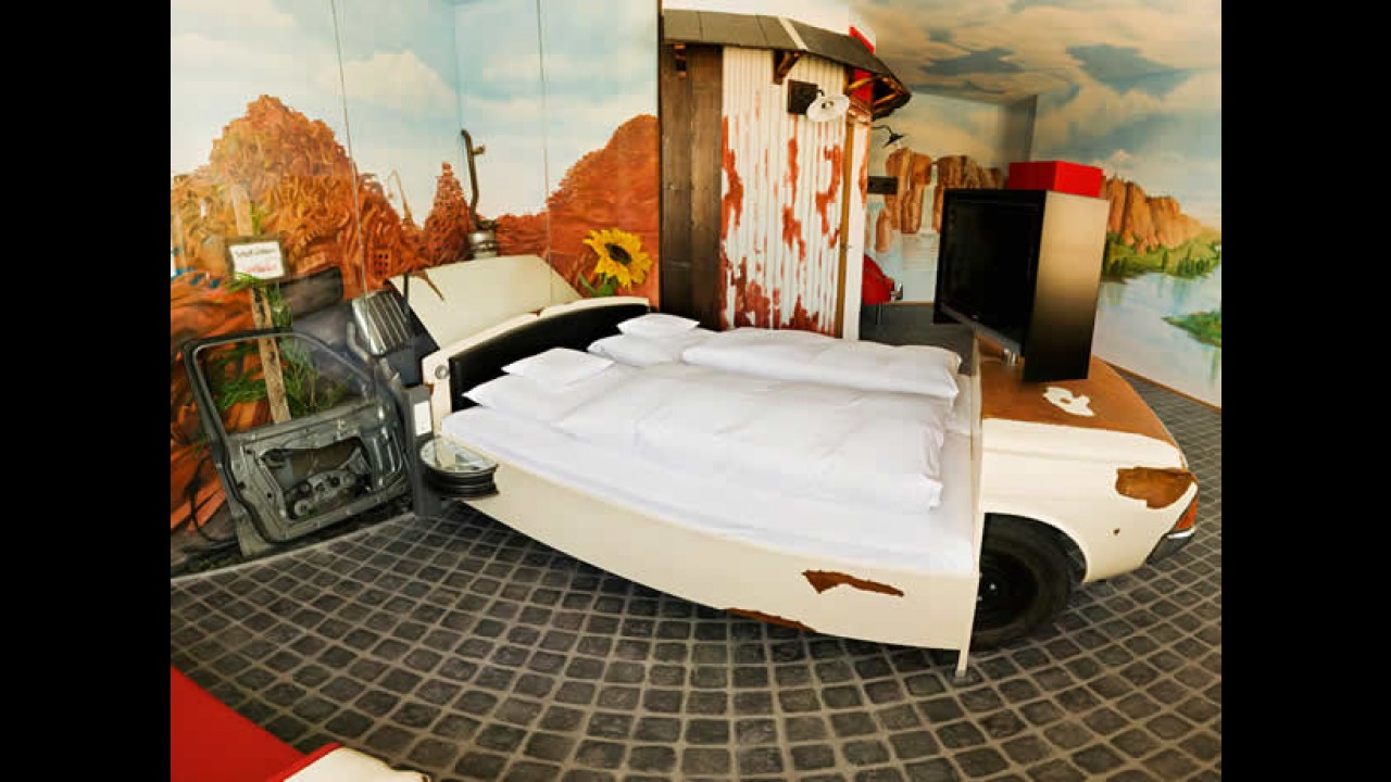 Hotel V8: para quem sonha acordado e dormindo com carros!